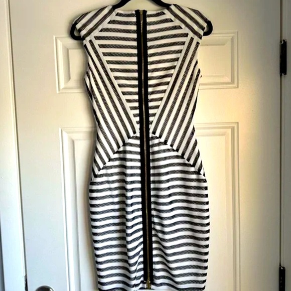🎉CACHE Size 8 Black & White Sexy Sleeveless Dress w/ Gold Exposed Back Zipper - Picture 5 of 8